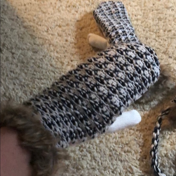 Beanie and mittens - Picture 3 of 5